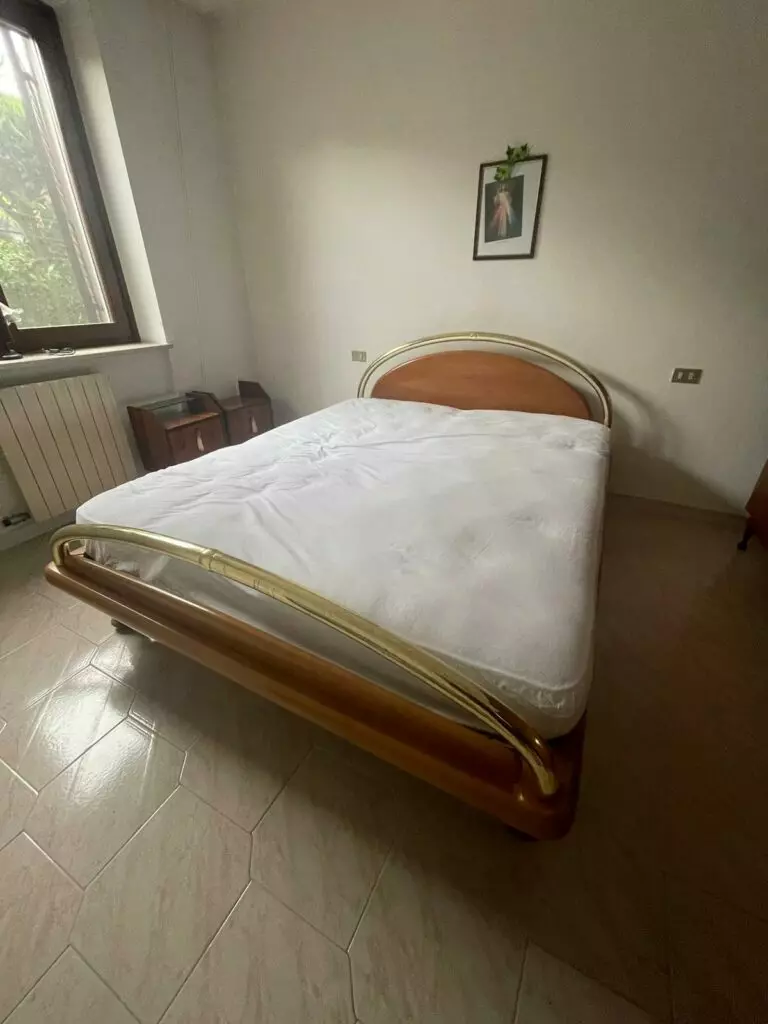 Pat vintage din lemn cu structură solidă și somieră R-790