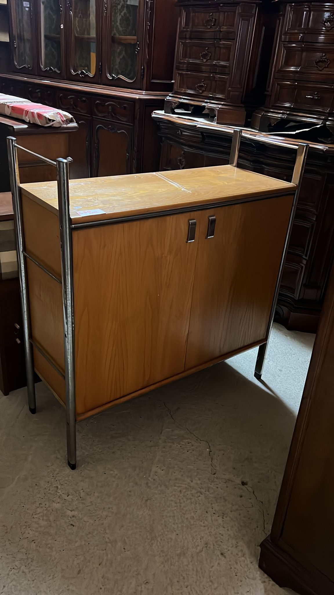 Mobile vintage in legno con struttura in metallo R-792