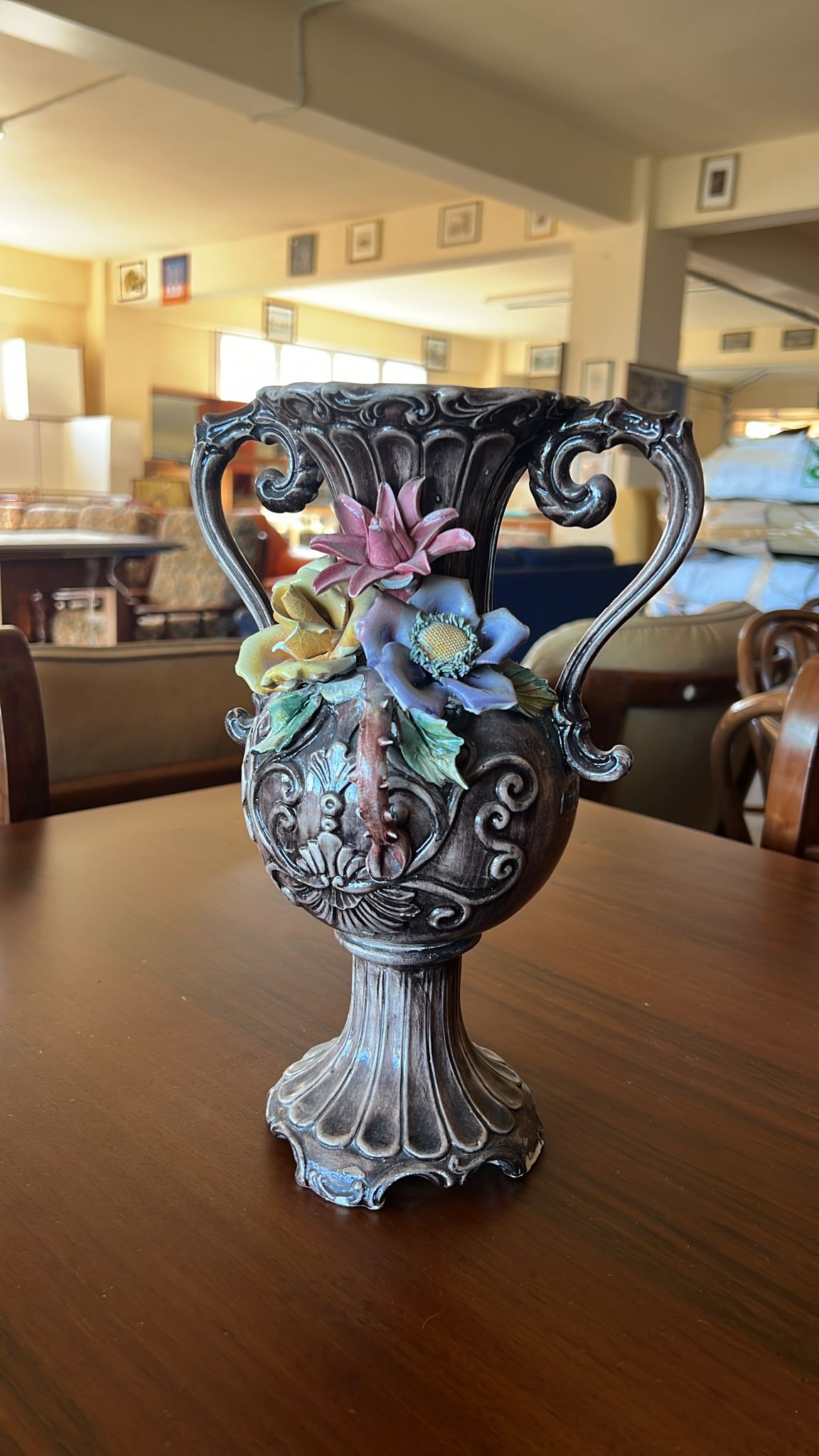 Vas decorativ vintage cu flori ornamentale R-148 sh de calitate italiana