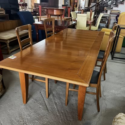 Masă extensibilă din lemn masiv calitate superioara cu 4 scaune made in italy R-901
