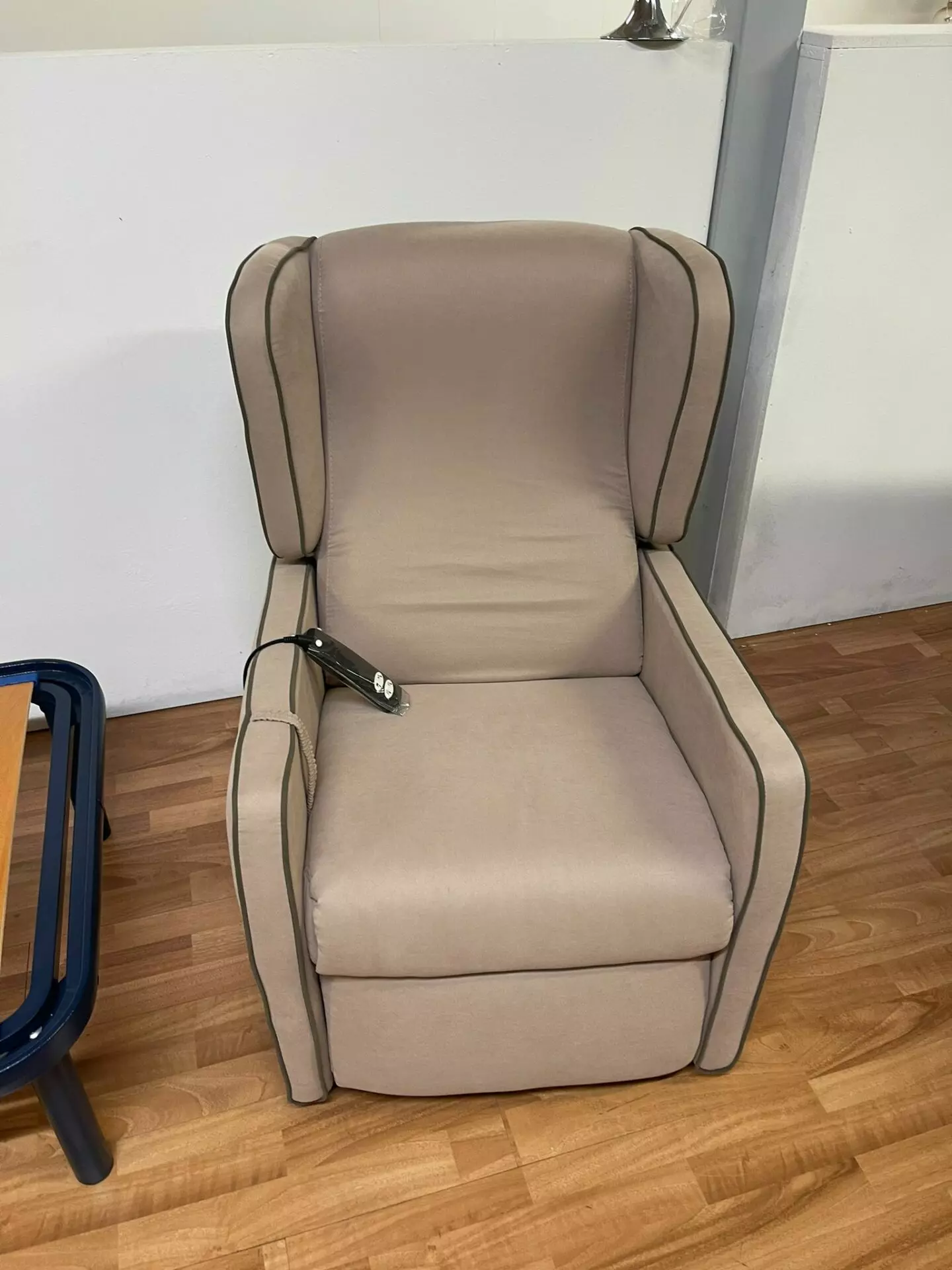 Fotoliu electric din material tesut cu telecomanda, produs nou R-877
