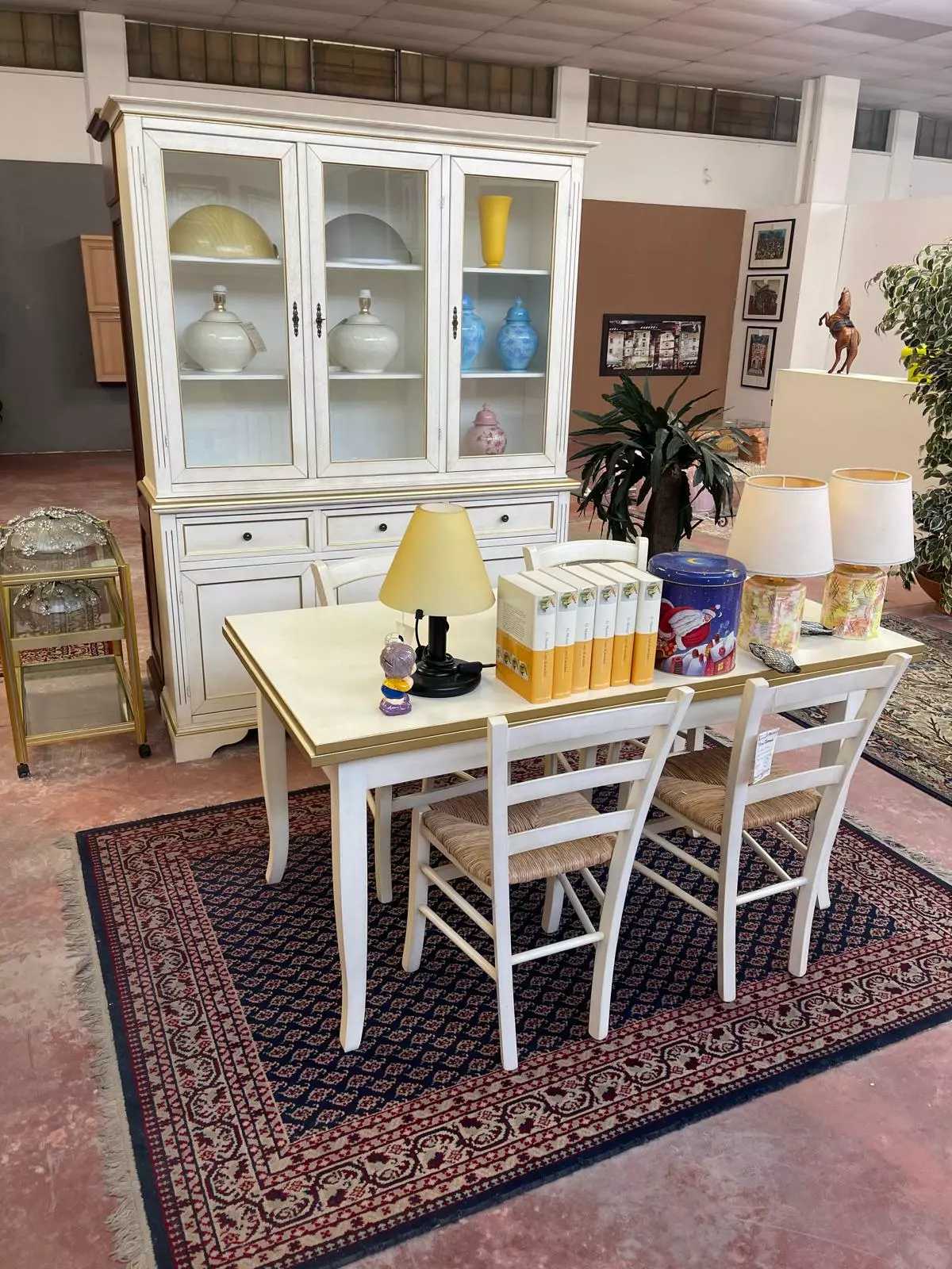 Sufragerie completă colecție Capri Gold cu vitrină, masă și scaune, made in italy R-912