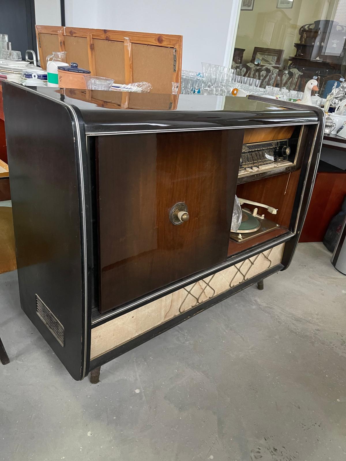 Mobila cu radio vintage si pick up made in italy R-979