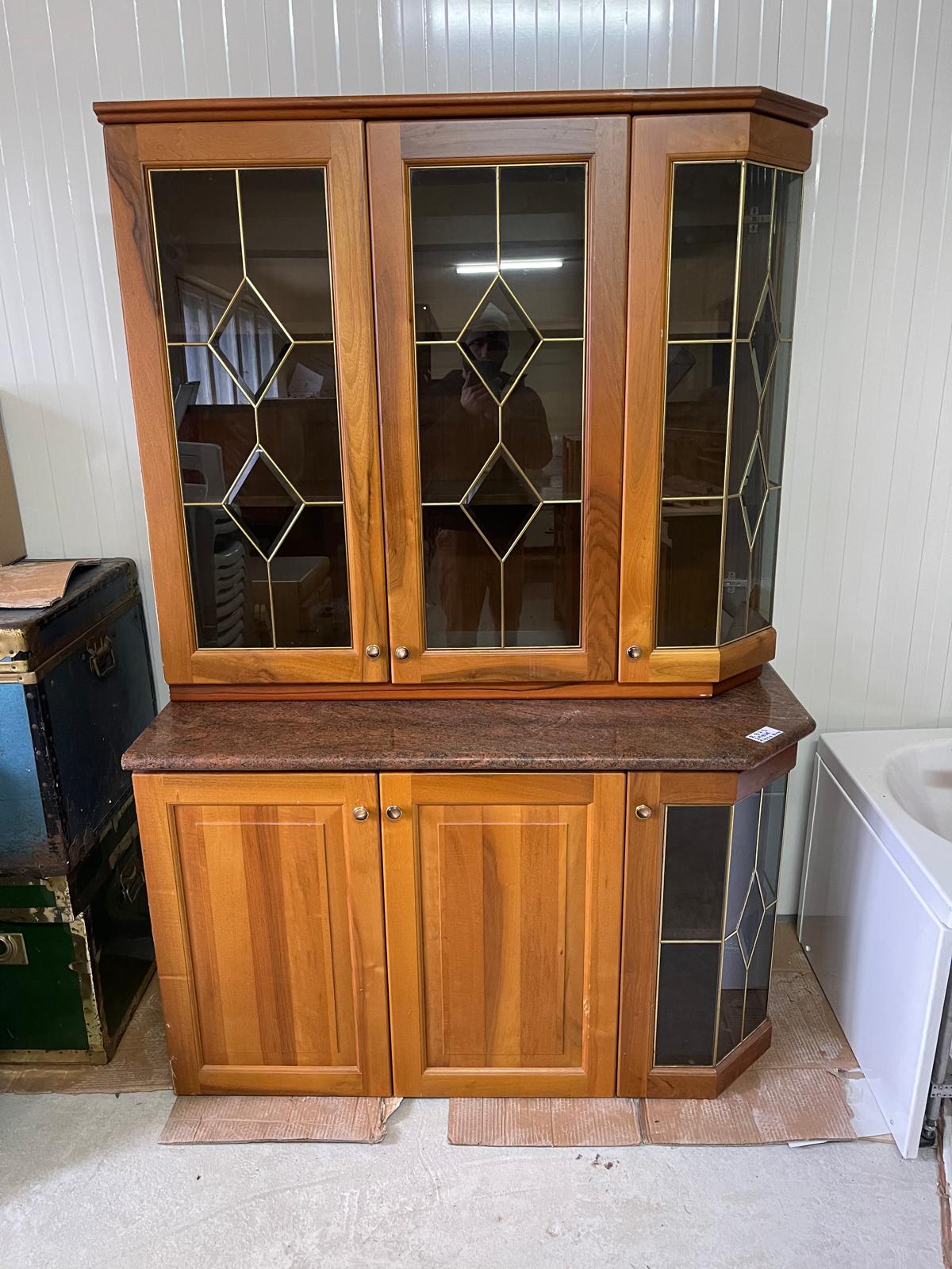 Mobilier din lemn de nuc cu marmură și vitrină made in italy R-973
