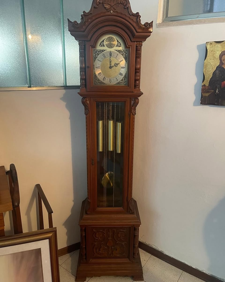 Ceas cu pendul sh de calitate italiană din lemn sculptat S 1665