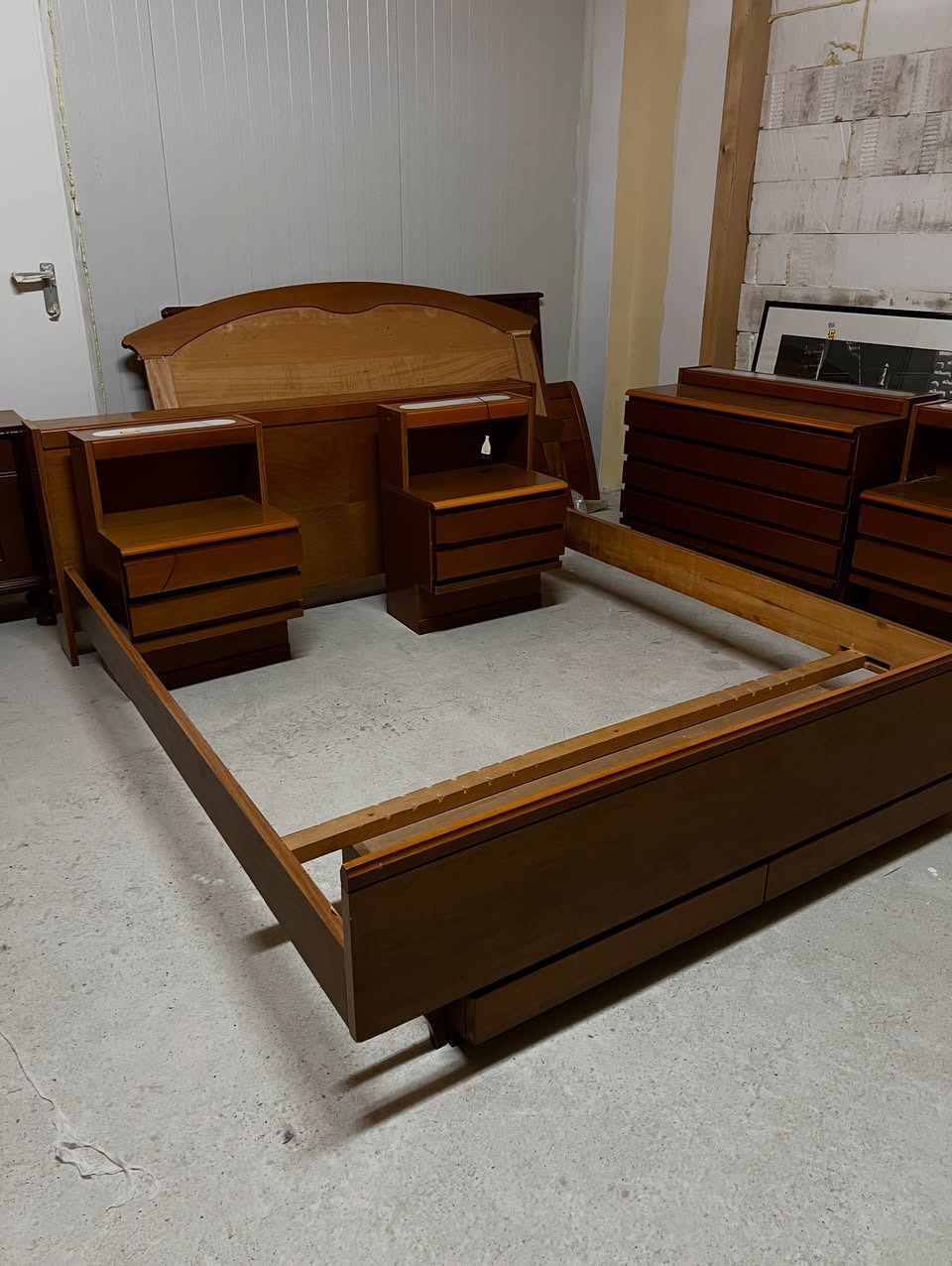 Pat 160x200 cu 2 comode și 2 noptiere cu iluminare sh de calitate italiana S 3707 - imagine 5
