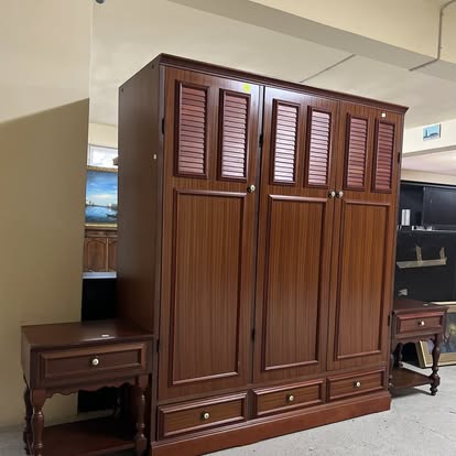 Set șifonier și două noptiere sh de calitate italiană S 4377