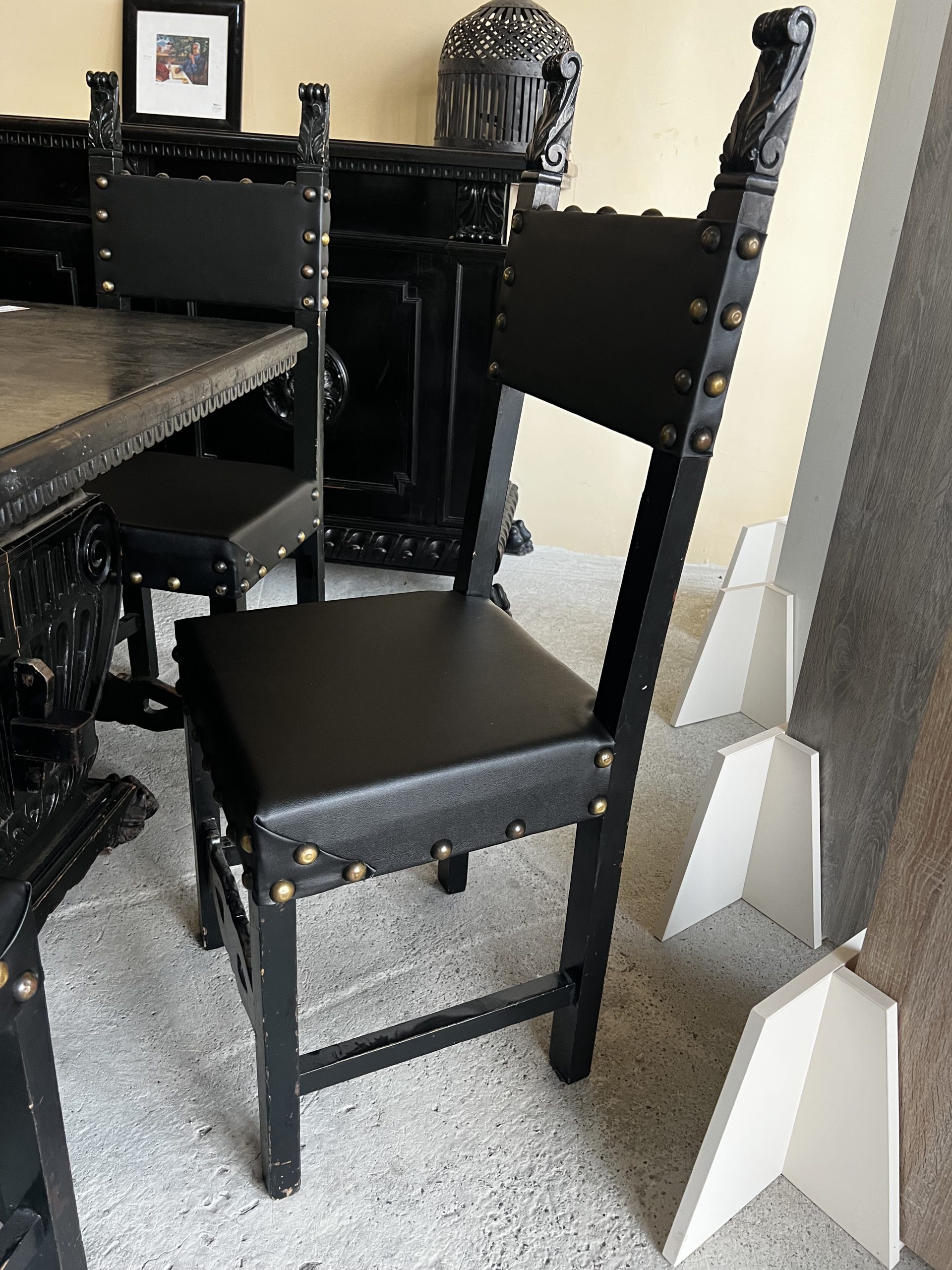 Set 8 scaune negre masive sh de calitate italiană C 213
