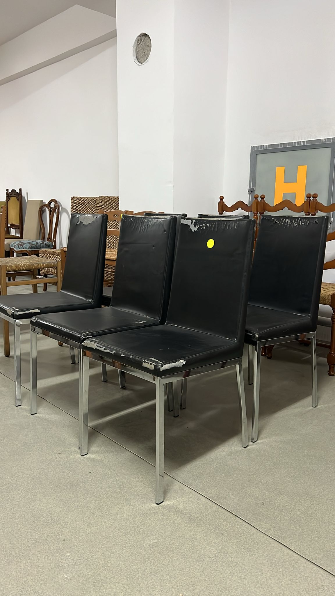 Scaun modern cu picioare metalice S 591 – sh de calitate italiană