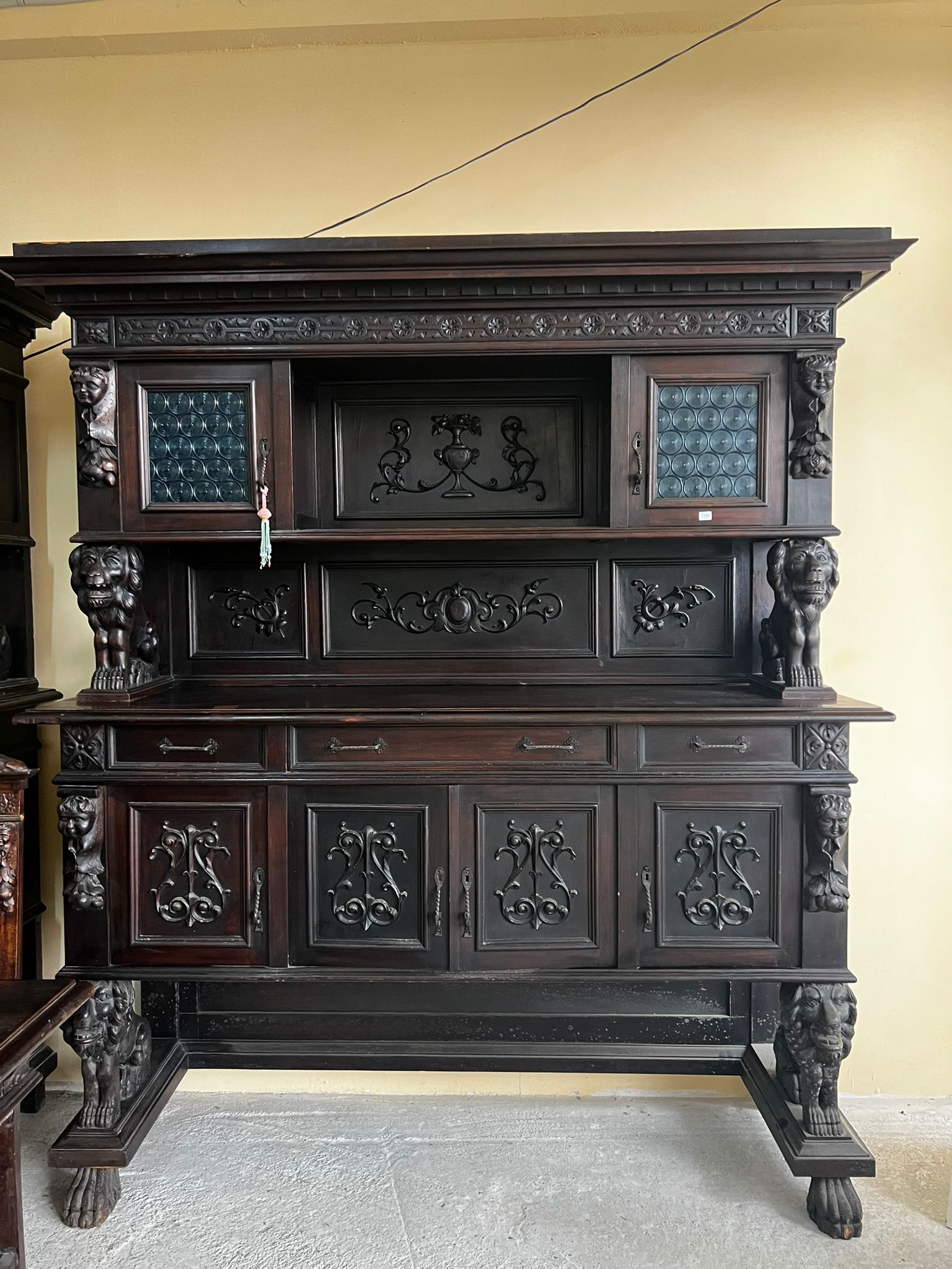 Bufet vintage din lemn masiv sculptat sh de calitate italiană S-4510