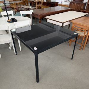 Masă pătrată neagră cu blat din sticlă 110x110 cm – C 243