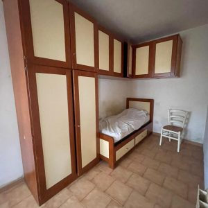 Set dormitor cu pat + dulap suspendat sh de calitate italiana – S 4379