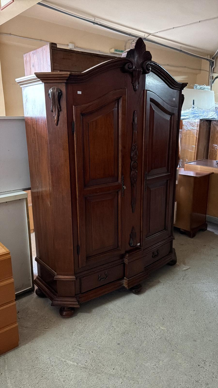 Dulap din lemn masiv sculptat stil clasic sh de calitate italiană S 4931