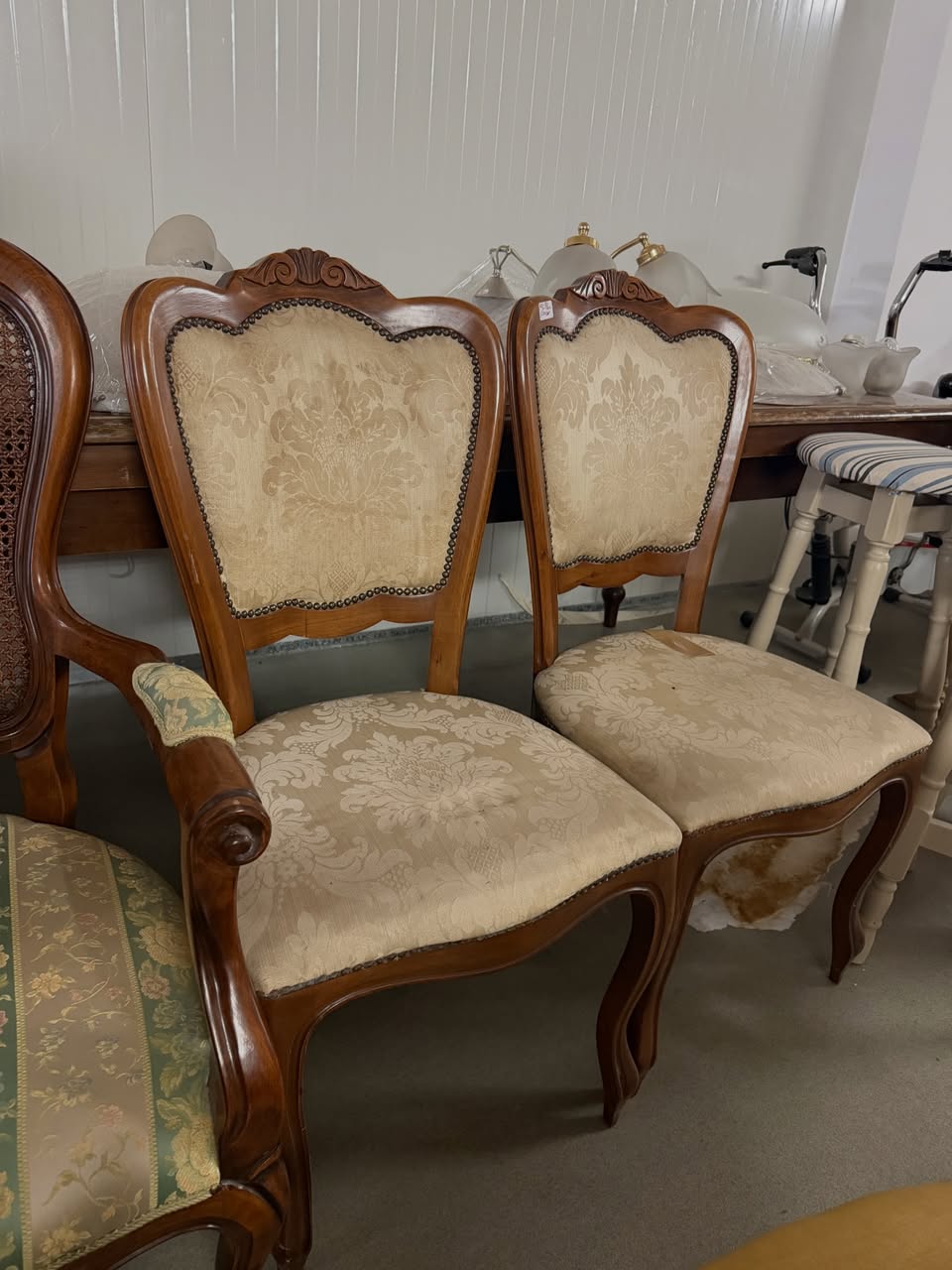 Set 2 scaune clasice din lemn tapitate sh de calitate italiana Ad-80