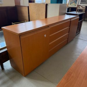 Comoda lunga din lemn sh de calitate italiana cu sertare si dulap S-4963