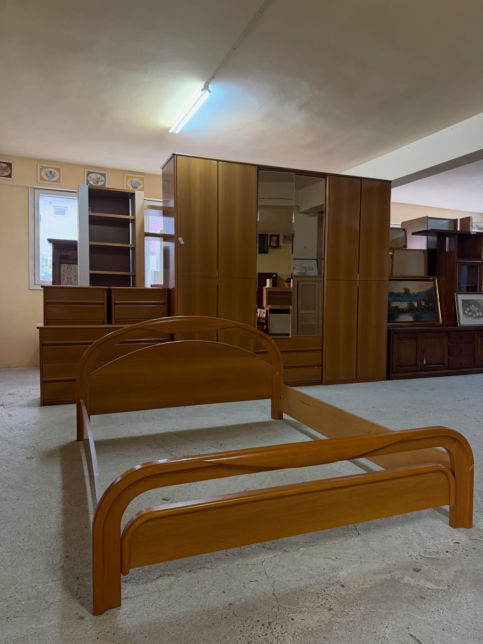 Dormitor complet cu structură din lemn masiv sh de calitate italiană 4779/U