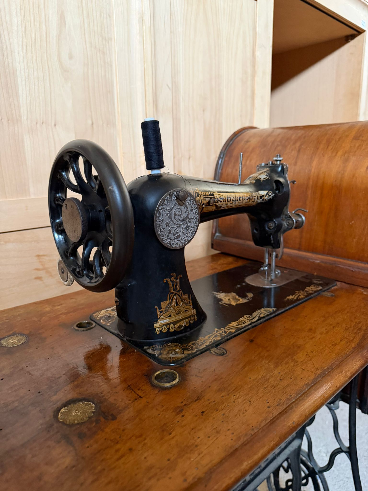 Mașină de cusut vintage Singer cu pedală și mobilier din lemn – Cod 3895/U - imagine 3