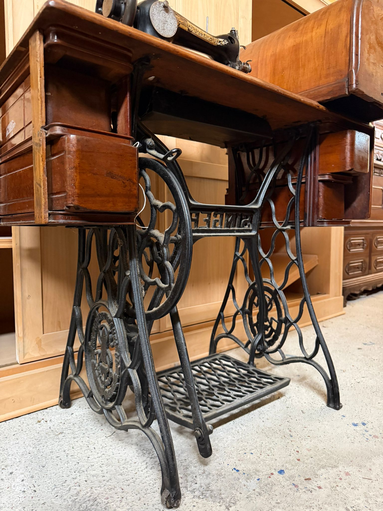 Mașină de cusut vintage Singer cu pedală și mobilier din lemn – Cod 3895/U - imagine 2